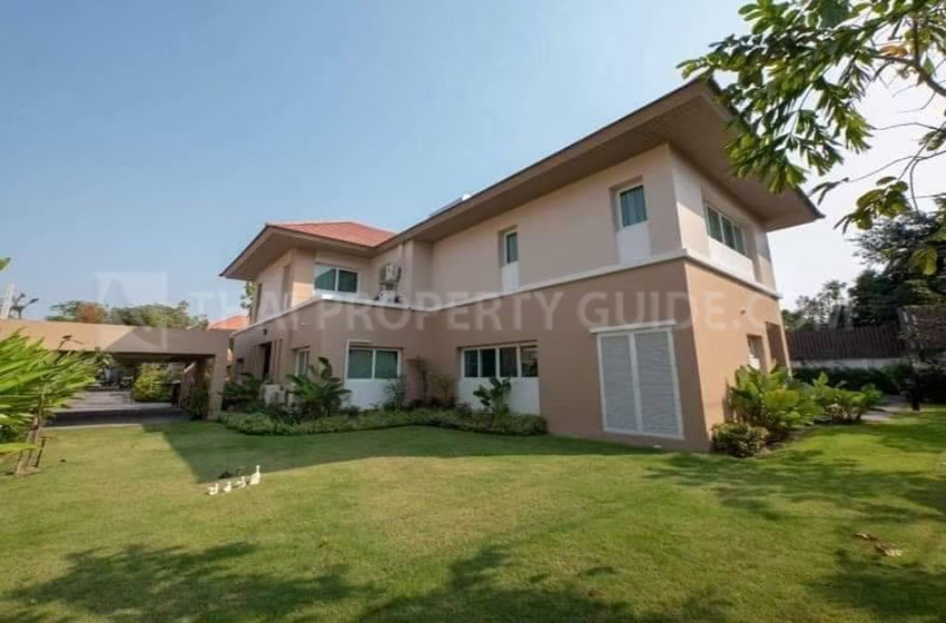 House with Private Pool in Nichada Thani 
