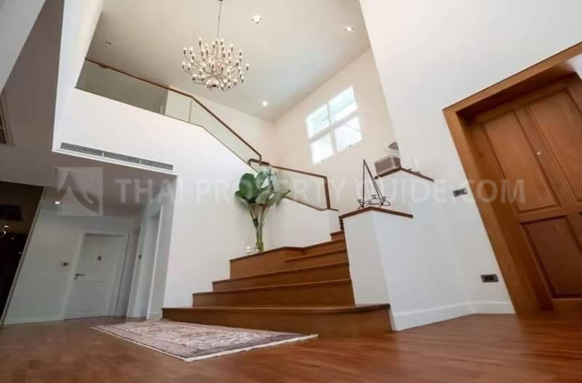 House with Private Pool in Nichada Thani 