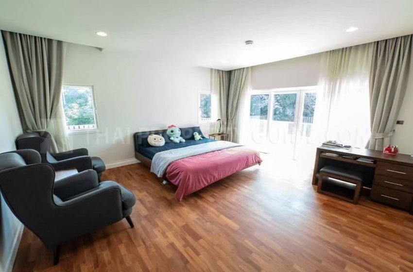 House with Private Pool in Nichada Thani 