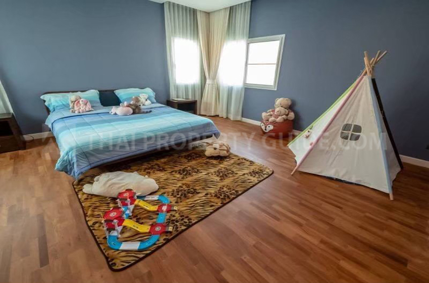 House with Private Pool in Nichada Thani 