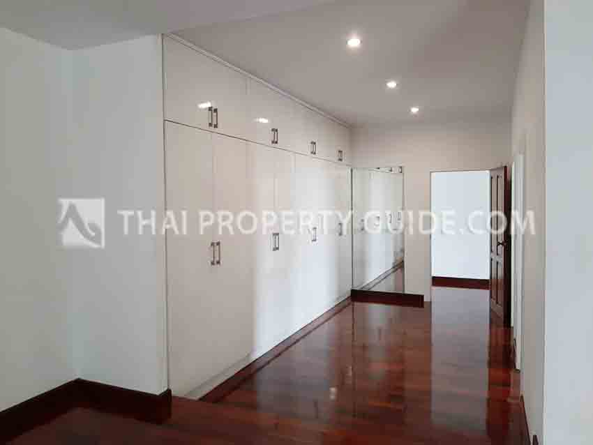 House with Private Pool in Nichada Thani 