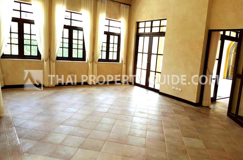 House with Private Pool in Nichada Thani 