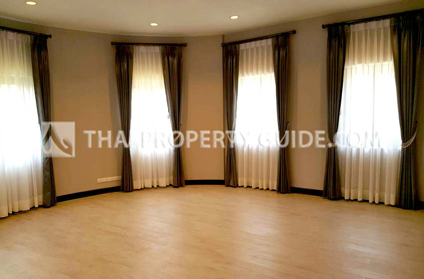 House with Private Pool in Nichada Thani 