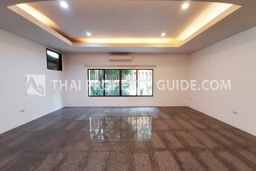 House with Private Pool in Nichada Thani 