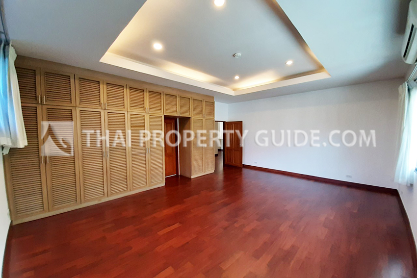 House with Private Pool in Nichada Thani 