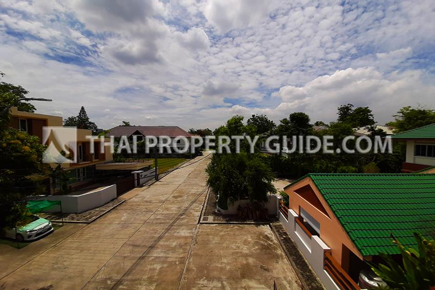 House with Private Pool in Nichada Thani 