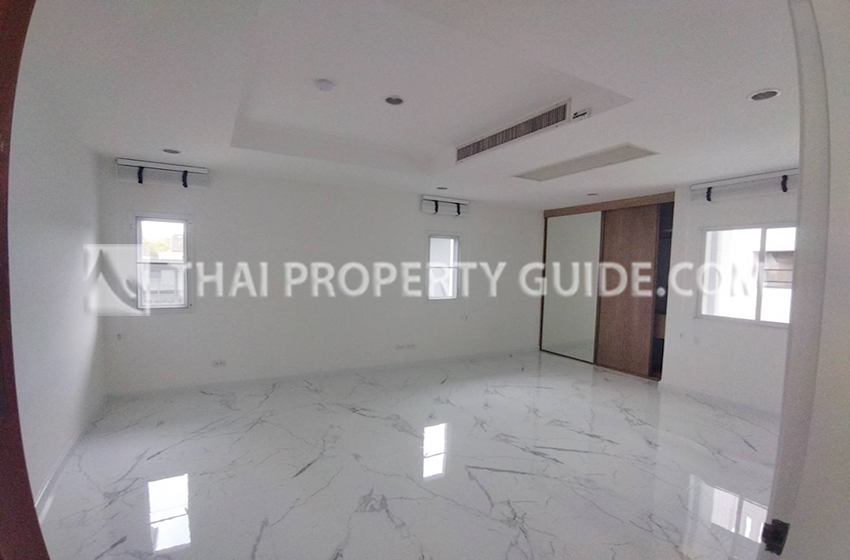 House with Private Pool in Nichada Thani 