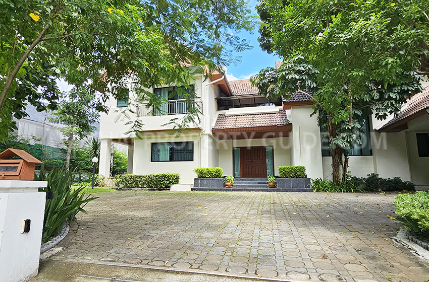 House with Private Pool in Nichada Thani 