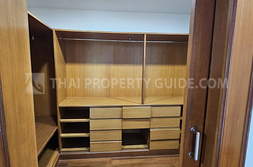 House with Private Pool in Nichada Thani 