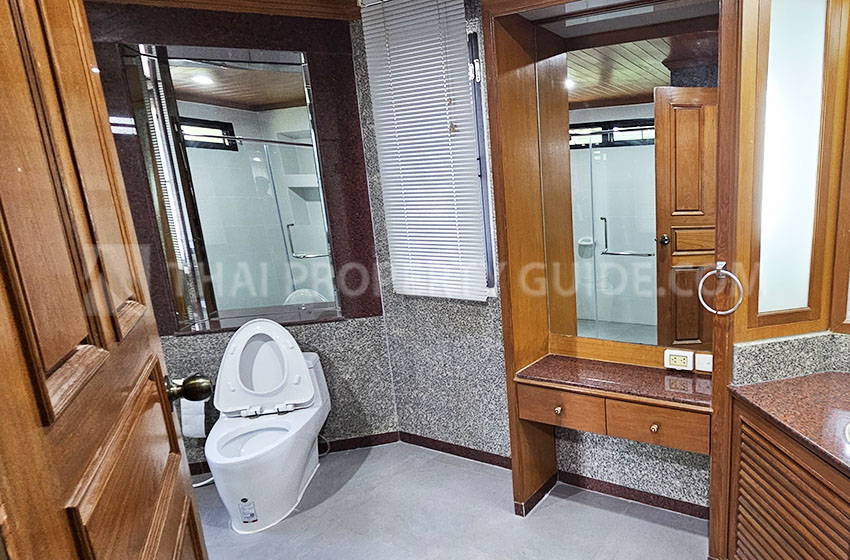 House with Private Pool in Nichada Thani 