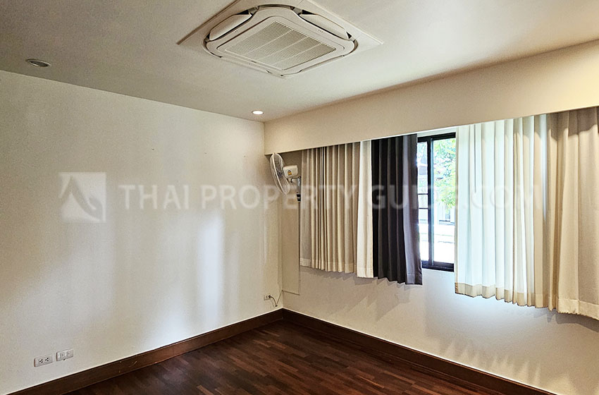House with Private Pool in Nichada Thani 