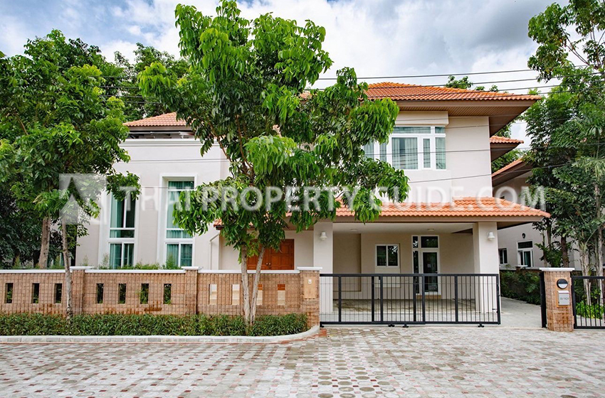 House with Private Pool in Nichada Thani