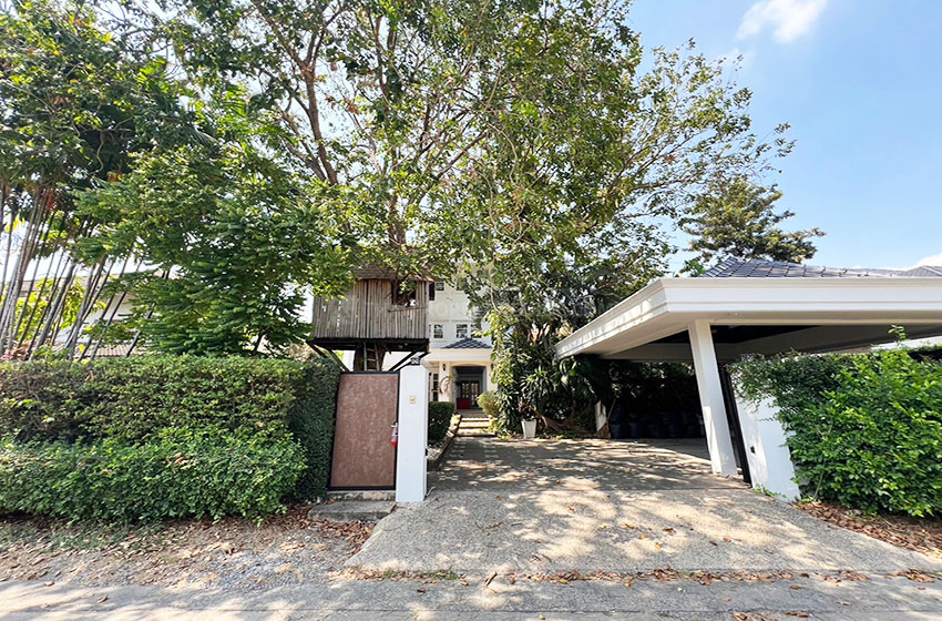 House with Private Pool in New Petchburi 