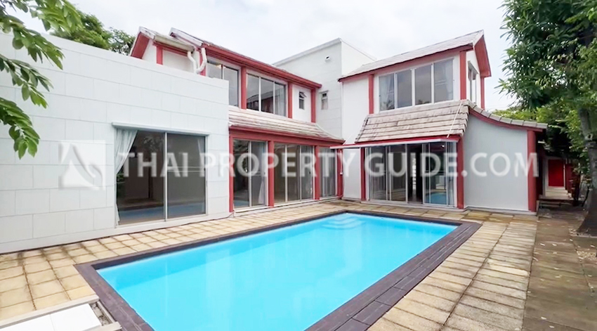 House with Private Pool for rent in New Petchburi