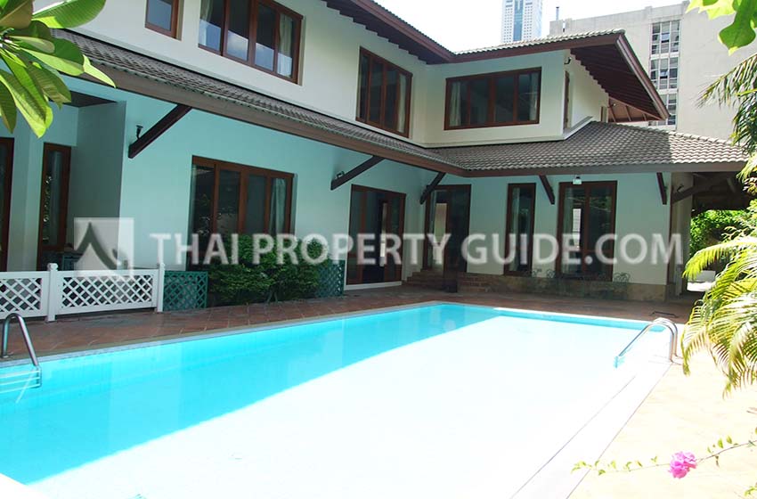House with Private Pool in New Petchburi 