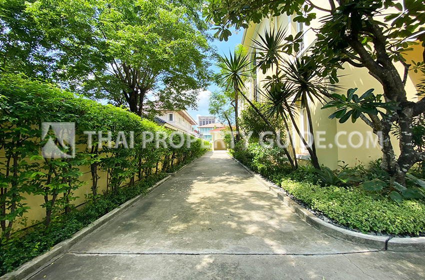 House with Private Pool in New Petchburi 