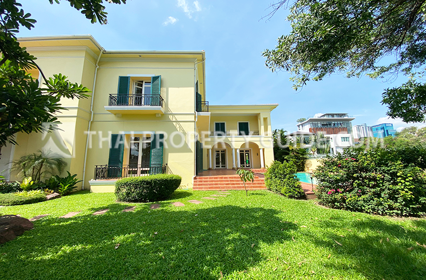 House with Private Pool in New Petchburi 