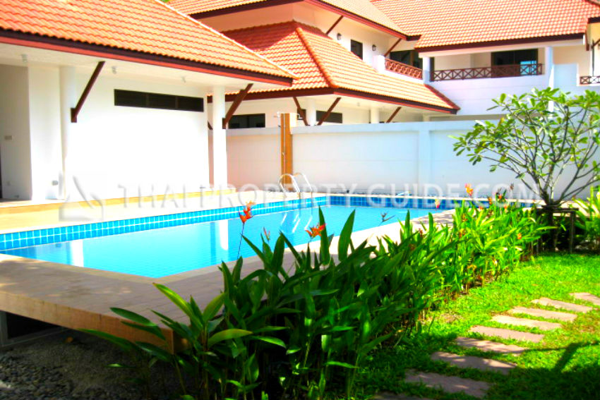 House with Private Pool in New Petchburi 