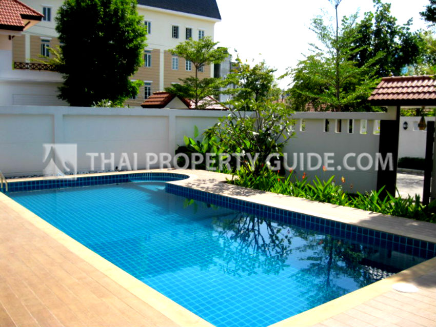 House with Private Pool in New Petchburi 