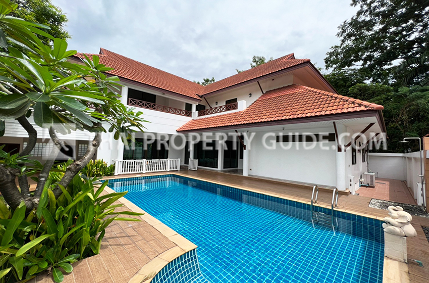 House with Private Pool in New Petchburi 