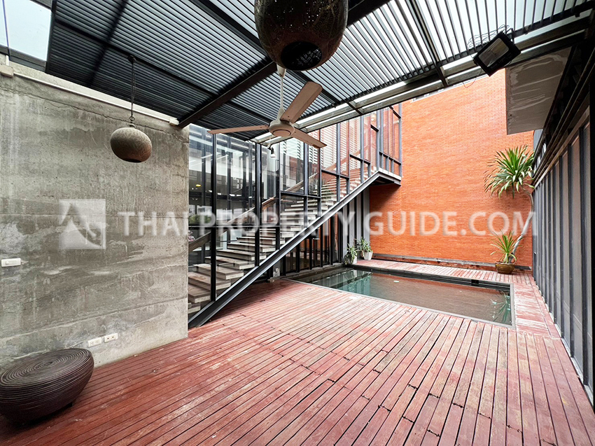 House with Private Pool for rent in New Petchburi