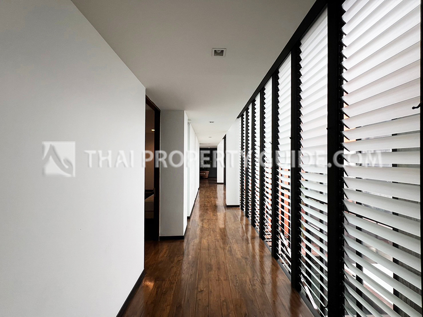 House with Private Pool in New Petchburi 