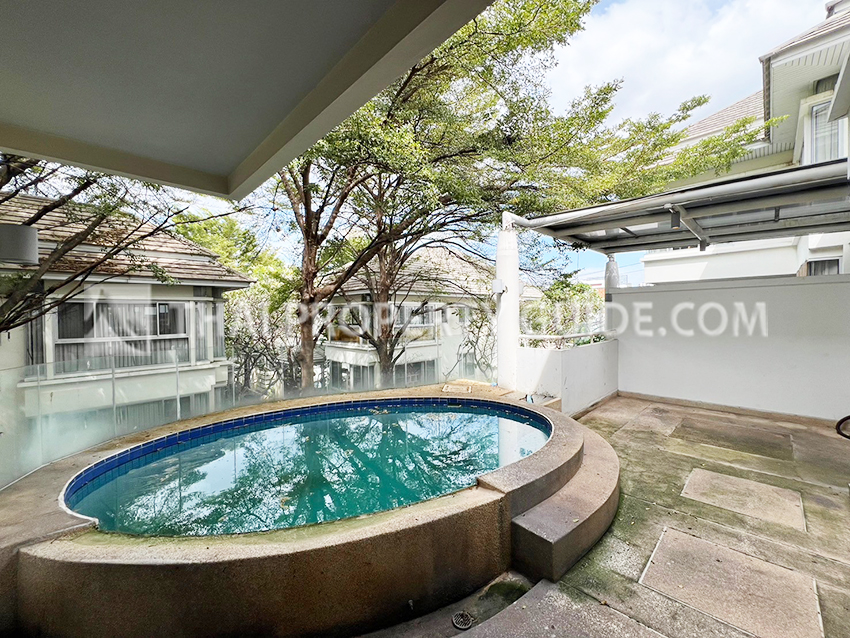 House with Private Pool in New Petchburi