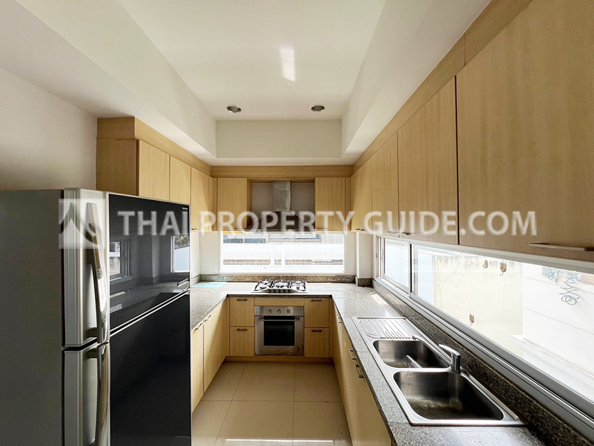 House with Private Pool in New Petchburi 