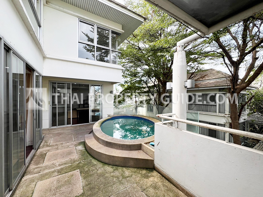 House with Private Pool in New Petchburi 