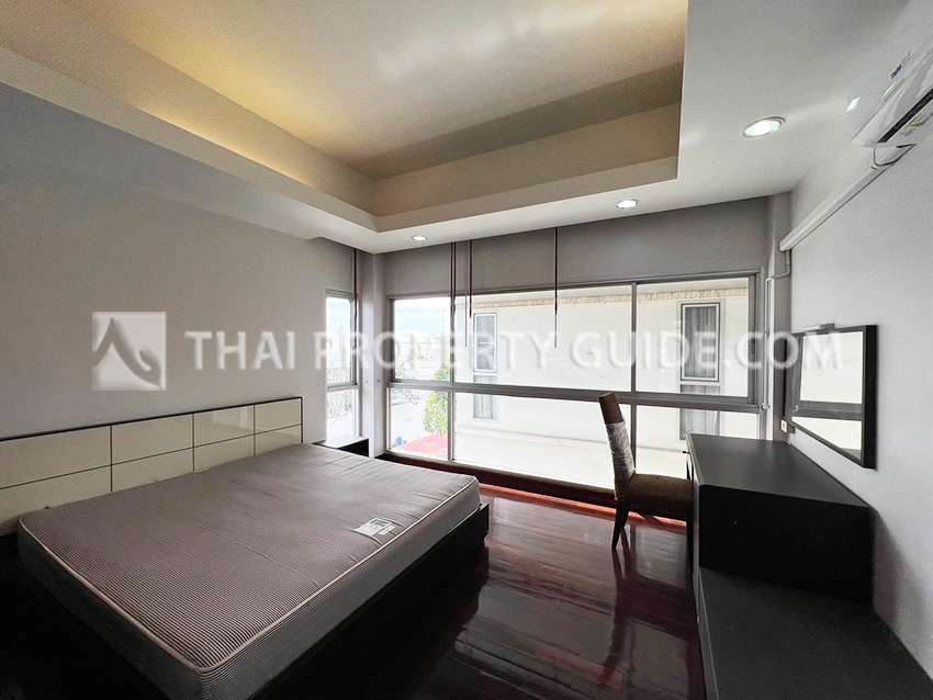 House with Private Pool in New Petchburi 