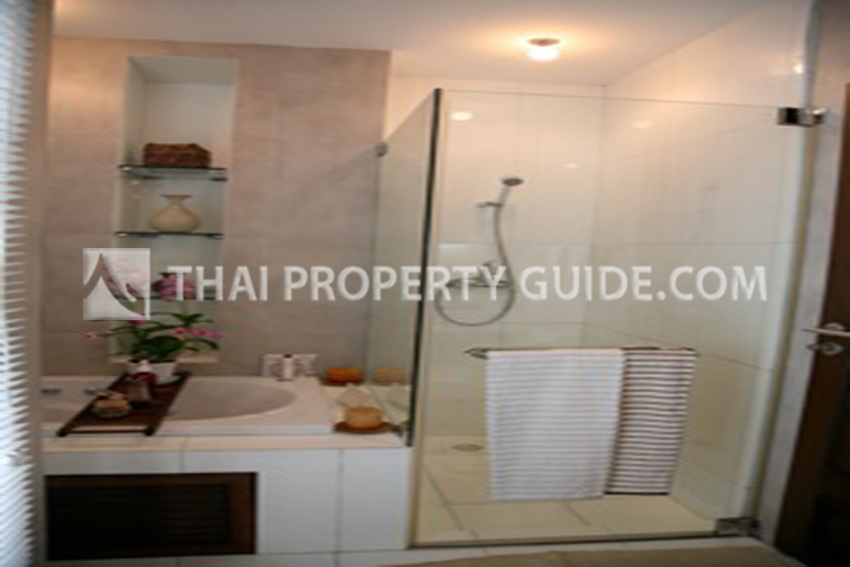 House with Private Pool in Phaholyothin 