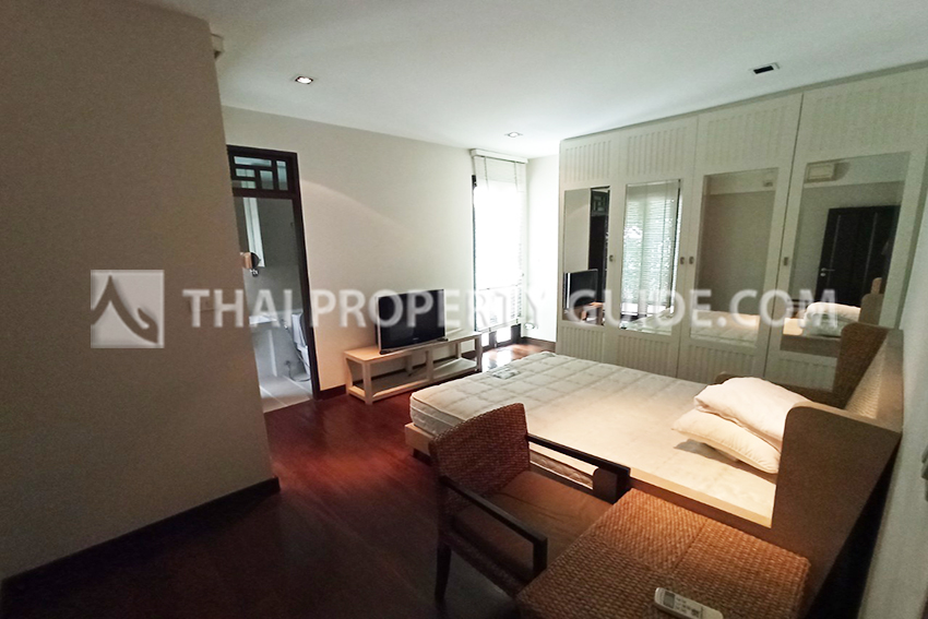 House with Private Pool in Phaholyothin 