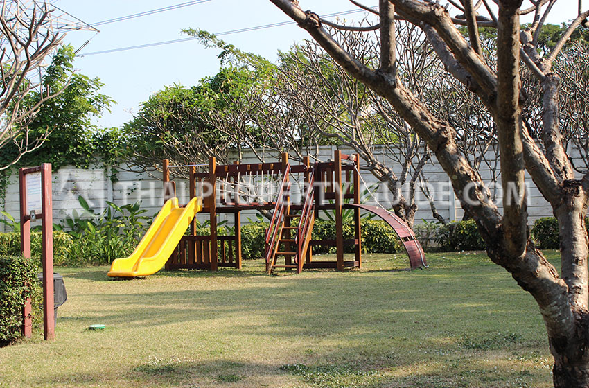 House with Private Pool in Pattanakarn 