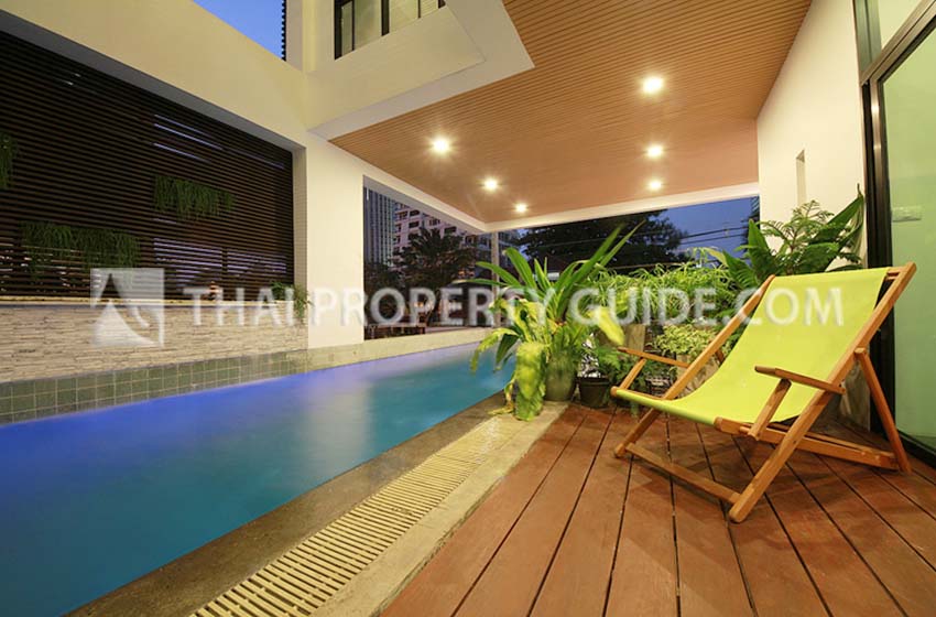 House with Private Pool for rent in Ploenchit