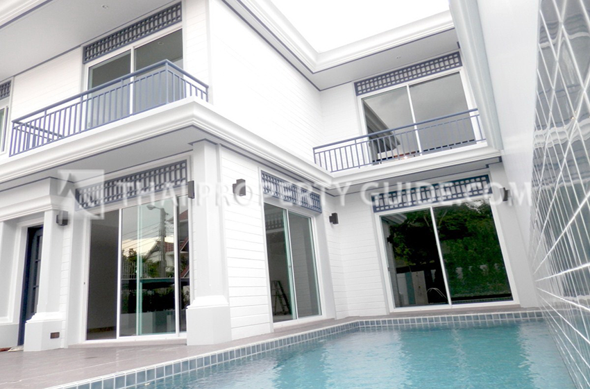House with Private Pool in Rama 9
