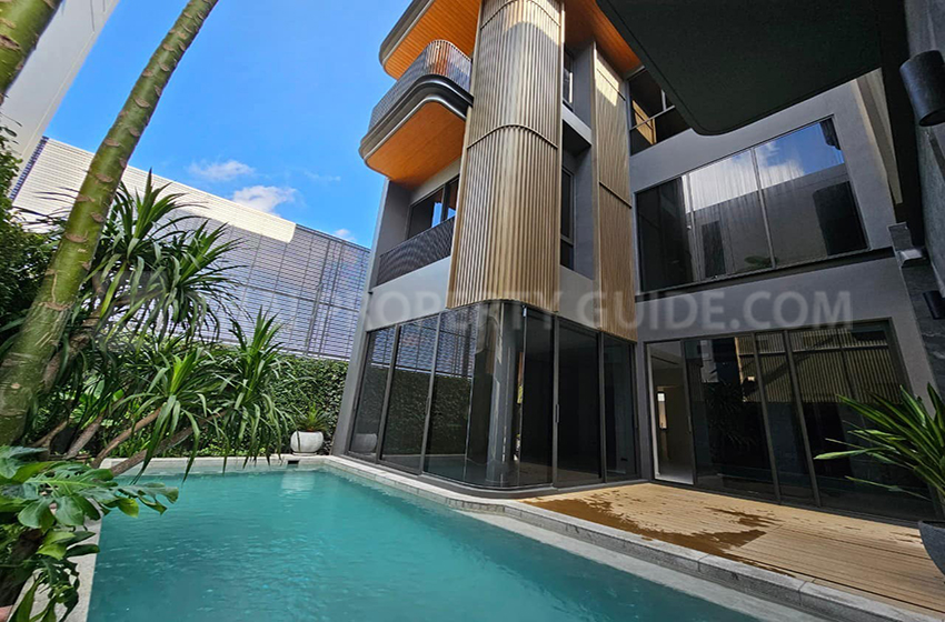 House with Private Pool in Rama 9 