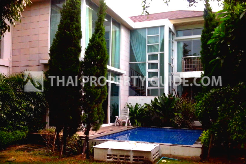 House with Private Pool in Ramkhamhaeng