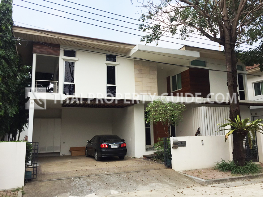 House with Private Pool in Ramkhamhaeng