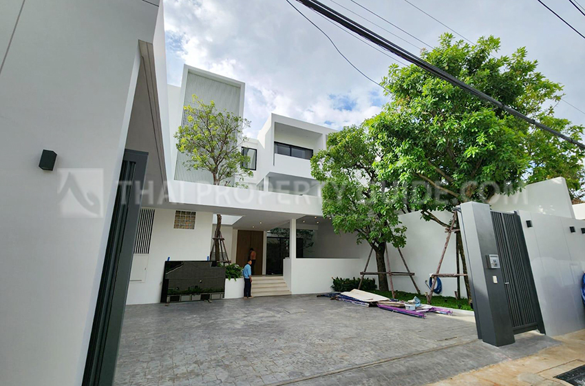 House with Private Pool for rent in Ramkhamhaeng