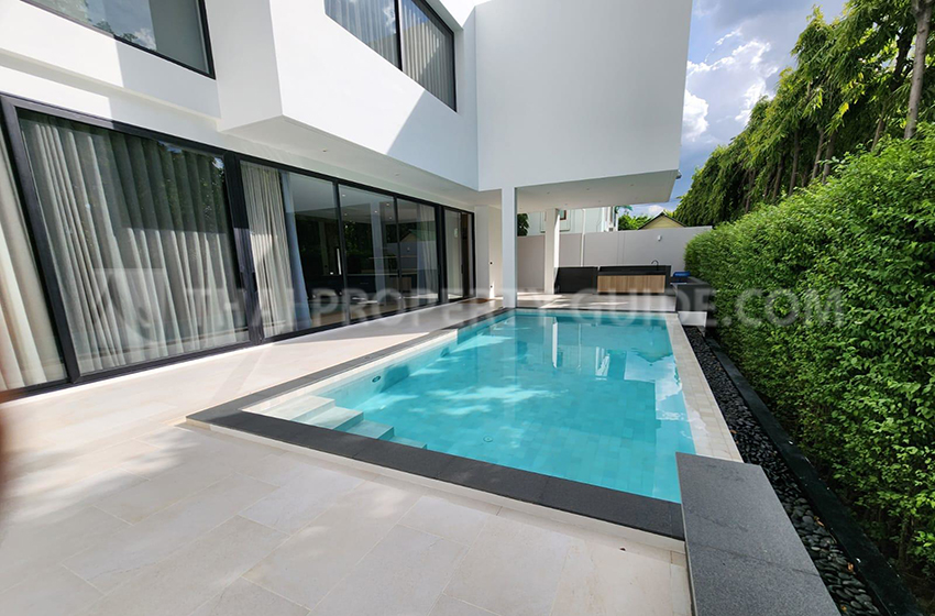 House with Private Pool in Ramkhamhaeng 