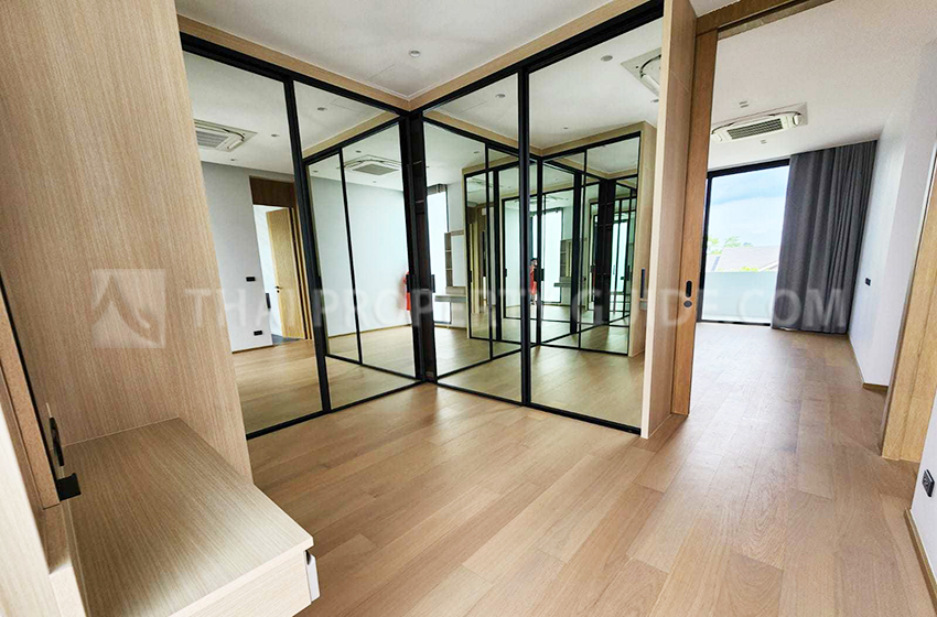 House with Private Pool in Ramkhamhaeng 