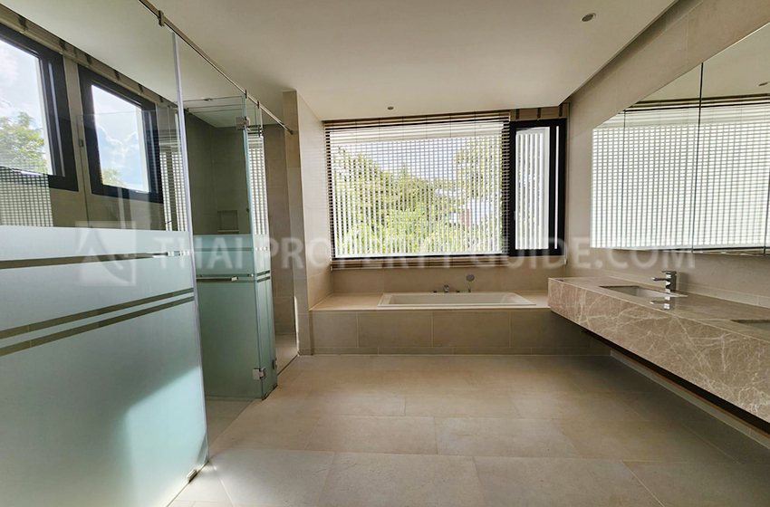 House with Private Pool in Ramkhamhaeng 