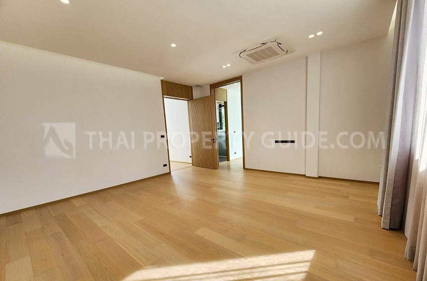 House with Private Pool in Ramkhamhaeng 