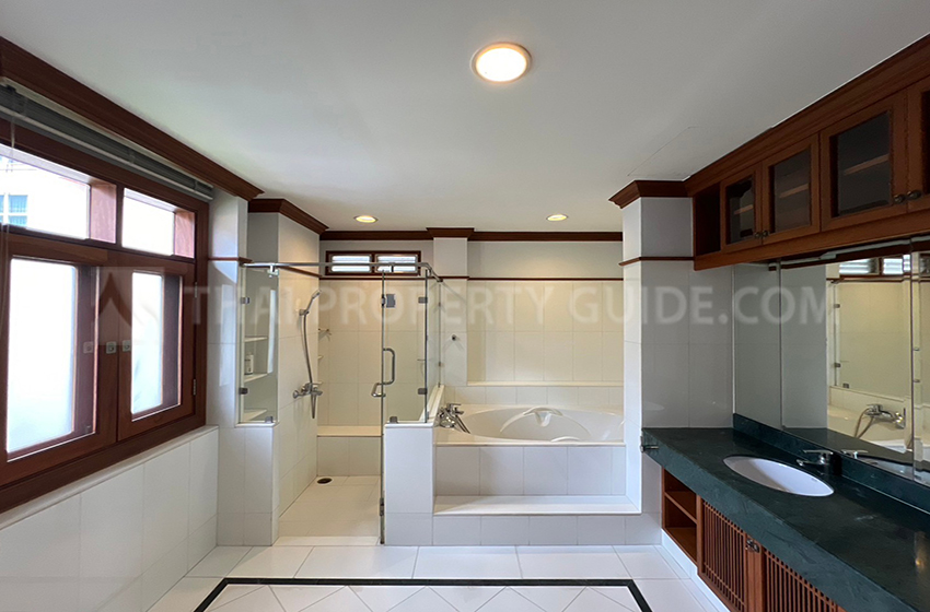 House with Private Pool in Sathorn 