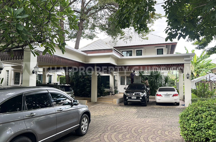 House with Private Pool in Sathorn 