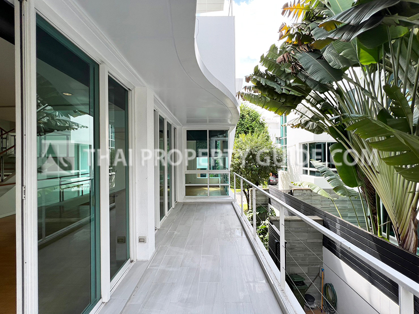 House with Private Pool in Sathorn 