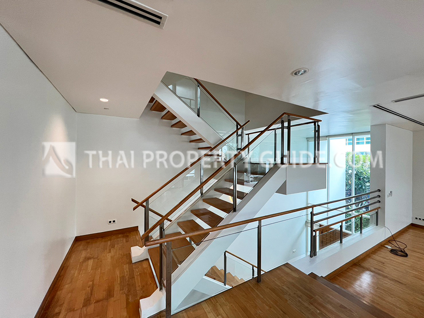 House with Private Pool in Sathorn 