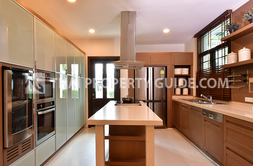 House with Private Pool in Sathorn 