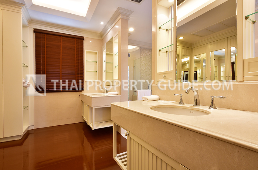 House with Private Pool in Sathorn 