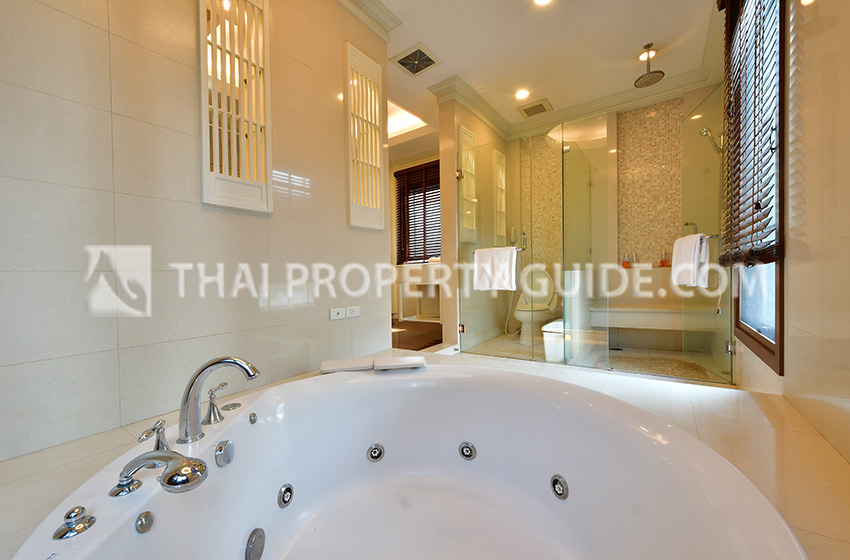 House with Private Pool in Sathorn 